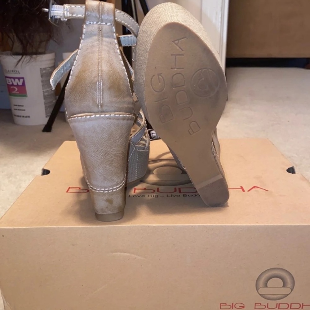 Women’s shoes